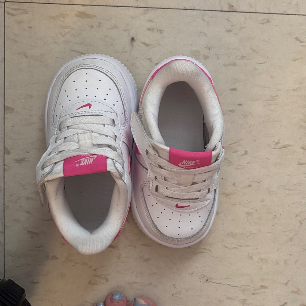 Nike girls size 6 worn twice still have the box